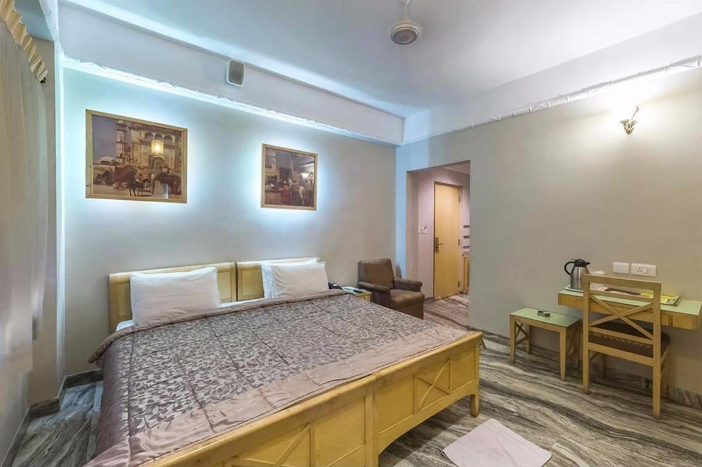 Treebo Komfort Suites, 3 Km From Mysore Palace Exterior foto